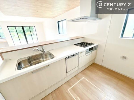 �L�b�`�� ��l�C�̑Ζʎ��V�X�e���L�b�`�����̗p���Ă��܂��I���Ƒ��̃R�~���j�P�[�V���������R�Ƒ�����݌v�ł��B
���q�l�ɂ��ڂ��͂��̂Ŋ������ł��ˁB�L�X�g���ĉ��K�ɍ�Ƃ��i�݂܂��B