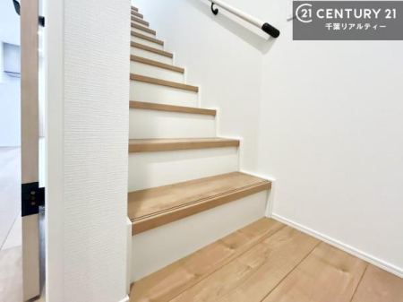 ���̑����� �K�i�ɂ͎萠�肪�t���Ă���A���q�l�₲�N�z�̕������S���Ă����p�����܂��B��������̑����t���Ă���A���������S�ł��ˁI