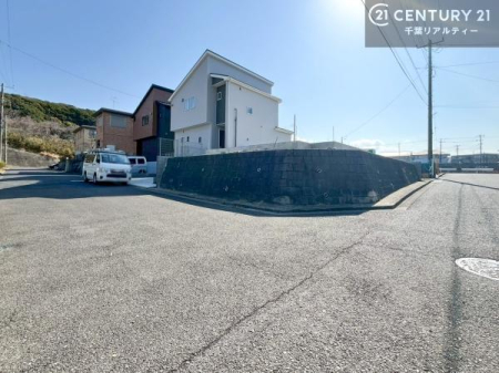 �O�ʓ��H�܂ތ��n�ʐ^ ���邭�J���I�Ȋp�n�ł�������ґ�Ȃ��Z�܂������܂��񂩁B