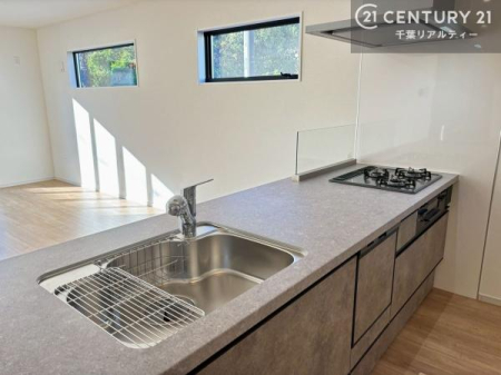 �L�b�`�� ��Ƃ肠�钲���X�y�[�X�ō�Ƃ����₷�����K�ȃL�b�`���ł��I
���q�l�ƈꏏ�ɂ��َq������y���߂�L�X�X�y�[�X�ł��B�y�����������ԂɂȂ肻���ł��ˁI