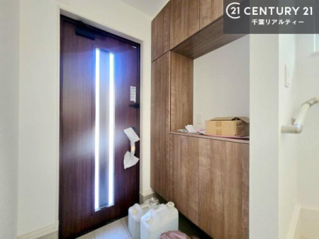 ���� ���ւ̃V���[�Y�{�b�N�X�́A���[�͗ǍD�ŌC���������萮���ł��邾���łȂ��A�㕔������I�Ƃ��Ċ��p�\�B���C�ɓ���̏�����O���[����u���΁A���q���}���邨�����ȋ�ԂɎd�オ��܂��I