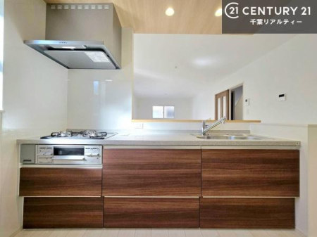 �L�b�`�� ��l�C�̑Ζʎ��V�X�e���L�b�`�����̗p���Ă��܂��I���Ƒ��̃R�~���j�P�[�V���������R�Ƒ�����݌v�ł��B
���q�l�ɂ��ڂ��͂��̂Ŋ������ł��ˁB�L�X�g���ĉ��K�ɍ�Ƃ��i�݂܂��B