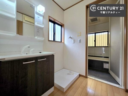 ���ʑ�E���ʏ� �g�Ȃ�𐮂�����ʏ��́A���������厖�ł��I������̐������̂��镵�͋C�����o�I�C�����悭���g�����������܂��B�L�X�����X�y�[�X���������ł��ˁI
