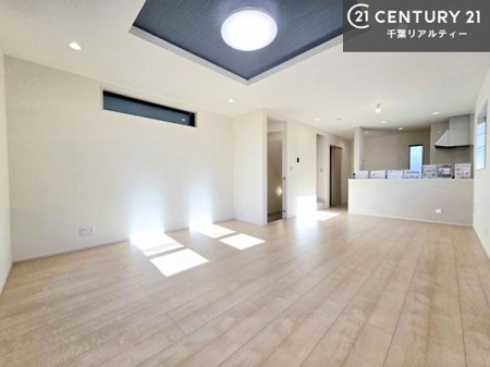 ���r���O ��؂ȉƑ����W�܂邩�炱��LDK�ɂ͂�����肽���B
�q�����������C�ɏ΂��Ȃ��瑖�����Ă���p�����������u�L���Ƃɂ��ėǂ������v�Ǝv���u�Ԃł��B