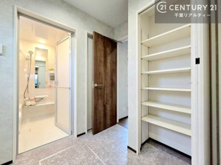 ���[ ���ʏ��ɂ͕֗��ȃ��l�����������B�^�I�����܂̃X�g�b�N������������[�ł��A�Ǝ��������X���[�Y�ł��B