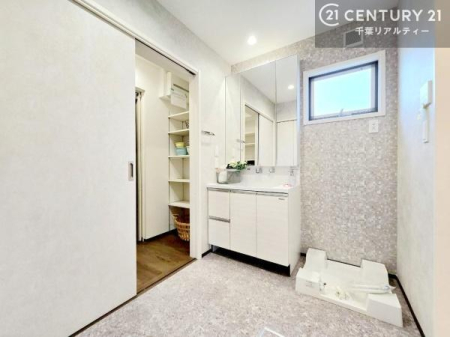 ���ʑ�E���ʏ� �O�ʋ��d�l�̐��ʏ��́A�g�����Ȃ݂����₷������I���͎��[�ɂȂ��Ă��܂��B�h���C���[�₨���ϓ����Еt������̂Ő��ʑ������X�b�L���ƌ����邱�Ƃ��o���܂��I