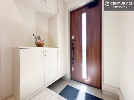 ���� �y���d�l�z�V���[�Y�{�b�N�X�t���Ȃ̂ŁA���ւ��Еt�����|�������₷���ł��I
�X�b�L���������ւŌ˂��J�����u�ԁA�������̂���S�n������Ԃ��o�}���Ă���܂��B
