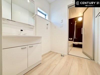 ���ʑ�E���ʏ� �g�Ȃ�𐮂�����ʏ��́A���������厖�ł��I������̐������̂��镵�͋C�����o�I�C�����悭���g�����������܂��B�L�X�����X�y�[�X���������ł��ˁI
