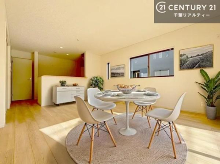 ���r���O �Ƌ��CG�p�[�X�ł��B�S�n�ǂ����r���O�͉Ƒ������R�ƏW�܂�܂��B�Ƒ��c�R�̎��Ԃ����������ł��B���Ƒ��ƁA����w�[���������Ԃ��߂��������ł��ˁB