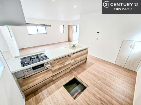 �L�b�`�� ��Ƃ肠�钲���X�y�[�X�ō�Ƃ����₷�����K�ȃL�b�`���ł��I
���q�l�ƈꏏ�ɂ��َq������y���߂�L�X�X�y�[�X�ł��B�y�����������ԂɂȂ肻���ł��ˁI