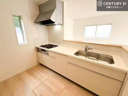 �L�b�`�� ��l�C�̑Ζʎ��V�X�e���L�b�`�����̗p���Ă��܂��I���Ƒ��̃R�~���j�P�[�V���������R�Ƒ�����݌v�ł��B
���q�l�ɂ��ڂ��͂��̂Ŋ������ł��ˁB�L�X�g���ĉ��K�ɍ�Ƃ��i�݂܂��B