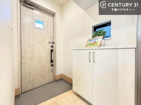 ���� �V���[�Y�{�b�N�X�t���Ȃ̂ŁA���ւ��Еt�����|�������₷���ł��I
�X�b�L���������ւŌ˂��J�����u�ԁA�������̂���S�n������Ԃ��o�}���Ă���܂��B