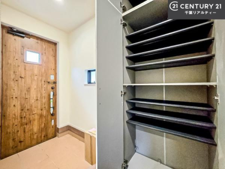 ���� �V���[�Y�{�b�N�X�t���Ȃ̂ŁA���ւ��Еt�����|�������₷���ł��I
�X�b�L���������ւŌ˂��J�����u�ԁA�������̂���S�n������Ԃ��o�}���Ă���܂��B
