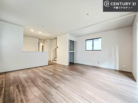 ���r���O �D�����z���܂肪���r���O����ł���ċ��S�n�̗ǂ���Ԃ����o���Ă���܂��I
���났�̎��Ԃ��߂����܂��I