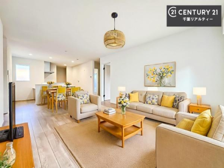 ���r���O �Ƌ��CG�p�[�X�ł��B�J�����̂���L�XLDK�I�\�t�@�[��_�C�j���O�e�[�u����u���Ă������ɂȂ�Ȃ��̂ŉ��K�ɉ߂����܂��I�R�~���j�P�[�V���������₷�����r���O�ł��I