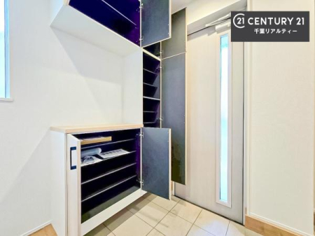 ���� �V���[�Y�{�b�N�X�t���Ȃ̂ŁA���ւ��Еt�����|�������₷���ł��I
�X�b�L���������ւŌ˂��J�����u�ԁA�������̂���S�n������Ԃ��o�}���Ă���܂��B
