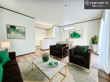 ���r���O �Ƌ��CG�p�[�X�ł��B�D�����z���܂肪���r���O����ł���ċ��S�n�̗ǂ���Ԃ����o���Ă���܂��I
���났�̎��Ԃ��߂����܂��I