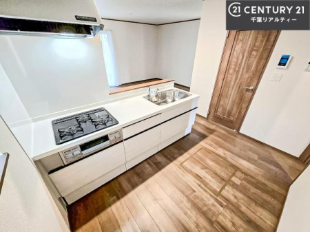 �L�b�`�� ��l�C�̑Ζʎ��V�X�e���L�b�`�����̗p���Ă��܂��I���Ƒ��̃R�~���j�P�[�V���������R�Ƒ�����݌v�ł��B
���q�l�ɂ��ڂ��͂��̂Ŋ������ł��ˁI�L�X�g���ĉ��K�ɍ�Ƃ��i�݂܂��B