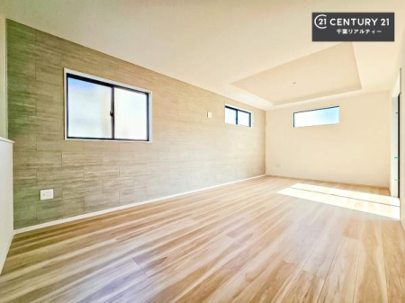 ���r���O �S�n�ǂ��_�C�j���O�͉Ƒ������R�ƏW�܂�܂��B�Ƒ��c�R�̎��Ԃ����������ł��B���Ƒ��ƁA����w�[���������Ԃ��߂��������ł��ˁB