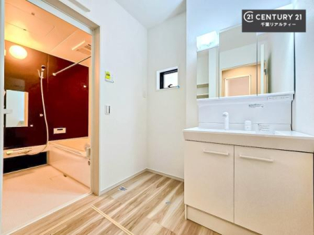 ���ʑ�E���ʏ� �O�ʋ��d�l�̐��ʏ��́A�g�����Ȃ݂����₷������I���͎��[�ɂȂ��Ă��܂��B�h���C���[�₨���ϓ����Еt������̂Ő��ʑ������X�b�L���ƌ����邱�Ƃ��o���܂��I����p���������ň��S�ł��ˁI