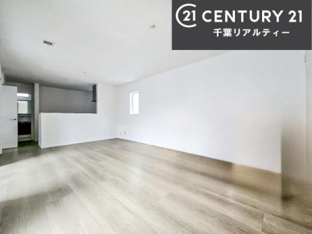 ���r���O ��؂ȉƑ����W�܂邩�炱��LDK�ɂ͂�����肽���B
�q�����������C�ɏ΂��Ȃ��瑖�����Ă���p�����������u�L���Ƃɂ��ėǂ������v�Ǝv���u�Ԃł��B