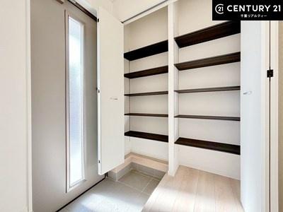 ���� ���֎��[���[�����Ă���̂ŁA���֎��肪�X�b�L���Еt�����q���ɌC�̒u����ɍ���܂���I