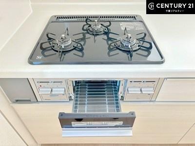 �L�b�`�� ��l�C�̑Ζʎ��V�X�e���L�b�`�����̗p���Ă��܂��I���Ƒ��̃R�~���j�P�[�V���������R�Ƒ�����݌v�ł��B
���q�l�ɂ��ڂ��͂��̂Ŋ������ł��ˁB�L�X�g���ĉ��K�ɍ�Ƃ��i�݂܂��I