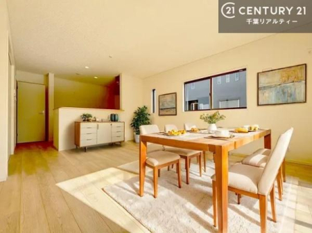 ���r���O �Ƌ��CG�p�[�X�ł��B�D�����z���܂肪���r���O����ł���ċ��S�n�̗ǂ���Ԃ����o���Ă���܂��I
���났�̎��Ԃ��߂����܂��I