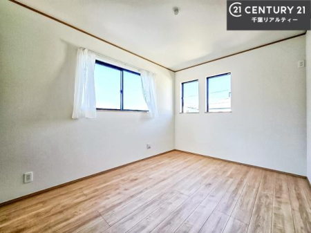 �q������ �����炽���Ղ��������A���ʂ����ǍD�Ȃ��߁A���K�ɉ߂������Ԃł��B
�q�ǂ������Ƃ��Ă��œK�ŁA�w�K�X�y�[�X��V�я�Ƃ��Ă����p�ł��܂��B