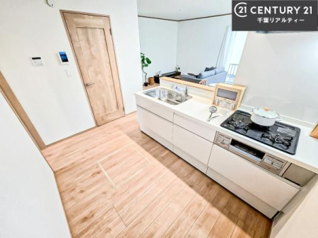 �L�b�`�� ��l�C�̑Ζʎ��V�X�e���L�b�`�����̗p���Ă��܂��I���Ƒ��̃R�~���j�P�[�V���������R�Ƒ�����݌v�ł��B
���q�l�ɂ��ڂ��͂��̂Ŋ������ł��ˁI�L�X�g���ĉ��K�ɍ�Ƃ��i�݂܂��B