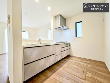 �L�b�`�� ��Ƃ肠�钲���X�y�[�X�ō�Ƃ����₷�����K�ȃL�b�`���ł��I
���q�l�ƈꏏ�ɂ��َq������y���߂�L�X�X�y�[�X�ł��B�y�����������ԂɂȂ肻���ł��ˁI