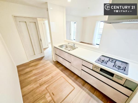 �L�b�`�� ��l�C�̑Ζʎ��V�X�e���L�b�`�����̗p���Ă��܂��I���Ƒ��̃R�~���j�P�[�V���������R�Ƒ�����݌v�ł��B
���q�l�ɂ��ڂ��͂��̂Ŋ������ł��ˁI�L�X�g���ĉ��K�ɍ�Ƃ��i�݂܂��B