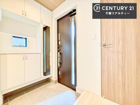 ���� �V���[�Y�{�b�N�X�t���Ȃ̂ŁA���ւ��Еt�����|�������₷���ł��I
�X�b�L���������ւŌ˂��J�����u�ԁA�������̂���S�n������Ԃ��o�}���Ă���܂��B