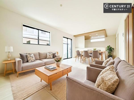 ���r���O �Ƌ��CG�p�[�X�ł��B�J�����̂���L�XLDK�I�\�t�@�[��_�C�j���O�e�[�u����u���Ă������ɂȂ�Ȃ��̂ŉ��K�ɉ߂����܂��I