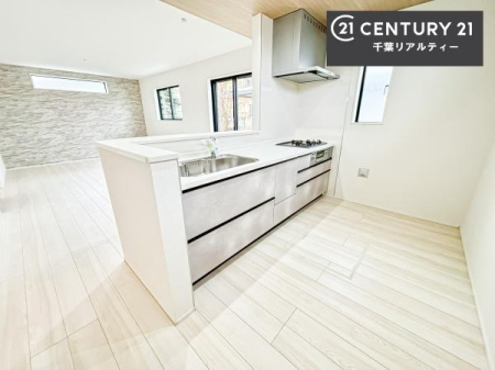 �L�b�`�� ��Ƃ肠�钲���X�y�[�X�ō�Ƃ����₷�����K�ȃL�b�`���ł��I
���q�l�ƈꏏ�ɂ��َq������y���߂�L�X�X�y�[�X�ł��B�y�����������ԂɂȂ肻���ł��ˁI