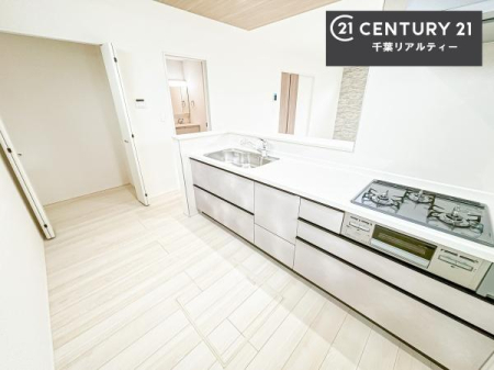 �L�b�`�� ��l�C�̑Ζʎ��V�X�e���L�b�`�����̗p���Ă��܂��I���Ƒ��̃R�~���j�P�[�V���������R�Ƒ�����݌v�ł��B
���q�l�ɂ��ڂ��͂��̂Ŋ������ł��ˁI�L�X�g���ĉ��K�ɍ�Ƃ��i�݂܂��B