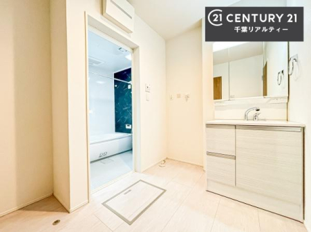 ���ʑ�E���ʏ� �O�ʋ��d�l�̐��ʏ��́A�g�����Ȃ݂����₷������I���͎��[�ɂȂ��Ă��܂��B�h���C���[�₨���ϓ����Еt������̂Ő��ʑ������X�b�L���ƌ����邱�Ƃ��o���܂��I����p���������ň��S�ł��ˁI