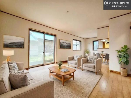 ���r���O �Ƌ��CG�p�[�X�ł��B�J�����̂���L�XLDK�I�\�t�@�[��_�C�j���O�e�[�u����u���Ă������ɂȂ�Ȃ��̂ŉ��K�ɉ߂����܂��I
�R�~���j�P�[�V���������₷�����r���O�ł��I