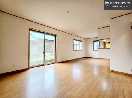 ���r���O �S�n�ǂ����r���O�͉Ƒ������R�ƏW�܂�܂��B�Ƒ��c�R�̎��Ԃ����������ł��B���Ƒ��ƁA����w�[���������Ԃ��߂��������ł��ˁB���邭�J���I�ȋ�Ԃł��B