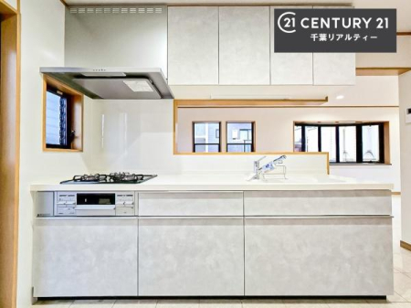 �L�b�`�� ��Ƃ����₷���V�X�e���L�b�`���ł��I���[����������t���Ă���̂ŁA�����X�y�[�X�ɕ���u���Ȃ��čςނ̂ŁA�L�X�g���āA���K�ɍ�Ƃ��ł��܂��I