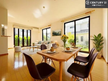 ���r���O �Ƌ��CG�p�[�X�ł��B�L�X�_�C�j���O�X�y�[�X�I������肨�H���B�΂��������y�������Ԃ��߂����܂��B���X�̔���������܂��I