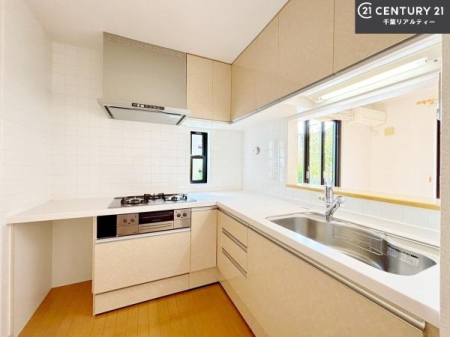 �L�b�`�� �k���^�L�b�`���I���[�N�g���C�A���O�����Z���݌v����Ă��邱�Ƃɂ��A�����`����t���܂ł̈�A�̍�Ƃ������悭�s�����Ƃ��ł��܂��B