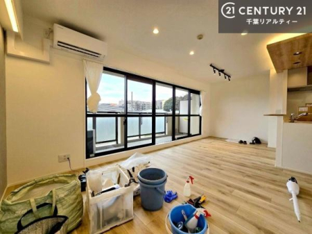 ���r���O ��؂ȉƑ����W�܂邩�炱��LDK�ɂ͂�����肽���B
�q�����������C�ɏ΂��Ȃ��瑖�����Ă���p�����������u�L���Ƃɂ��ėǂ������v�Ǝv���u�Ԃł��B