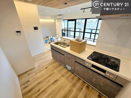 �L�b�`�� �X�^�C���b�V���ł������ȏƖ�����Ԃ���������o����L�b�`���B�����̂��������Ԃ����S�n�悭�A�㎿�ȂЂƂƂ��ւƍ��߂Ă���܂��B