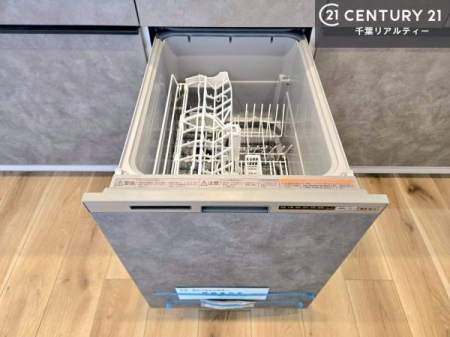 �L�b�`�� �H��@�t���̃L�b�`���ł��I�Z���������r��h�~�Ƃ��đ�ϊ��􂷂�֗��Ȏd�l�ł��I�r���g�C���Ȃ̂ŃL�b�`���̏ꏊ����炸�����X�y�[�X���L���g�����Ƃ��o���܂��I