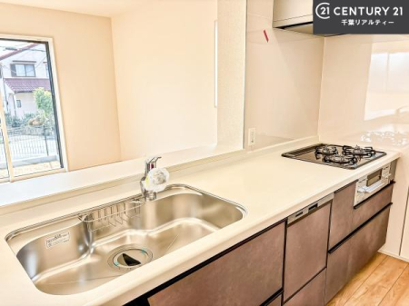 �L�b�`�� ��l�C�̑Ζʎ��V�X�e���L�b�`�����̗p���Ă��܂��I���Ƒ��̃R�~���j�P�[�V���������R�Ƒ�����݌v�ł��B
���q�l�ɂ��ڂ��͂��̂Ŋ������ł��ˁI�L�X�g���ĉ��K�ɍ�Ƃ��i�݂܂��B