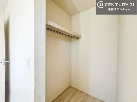 �����\�z�}(����) �E�H�[�N�C���N���[�[�b�g�t���ł��B��������̂��m���Ȃǂ����[���Ă��������ł��ˁI���ɂ���@�������ȂǋG�ߕ��̑傫�ȉƓd�����[�ł��܂��B(���d�l)