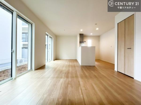 ���d�l�ʐ^(���r���O�j �D�����z���܂肪���r���O����ł���ċ��S�n�̗ǂ���Ԃ����o���Ă���܂��I
���났�̎��Ԃ��߂����܂��I