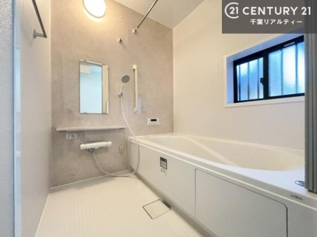 ���� ������Ƃ����������̂���o�X���[���I���K�ȃo�X�^�C��������܂��I
1���̔�����������Ɩ����Ă����f�G�ȃ����N�[�[�V������ԂɂȂ肻���ł��ˁB