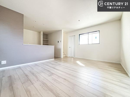 ���r���O �D�����z���܂肪���r���O����ł���ċ��S�n�̗ǂ���Ԃ����o���Ă���܂��I
���났�̎��Ԃ��߂����܂��I